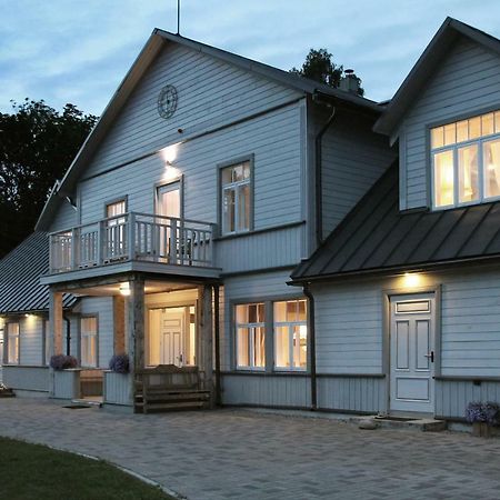 Meke Hotel Mustkalni Kültér fotó