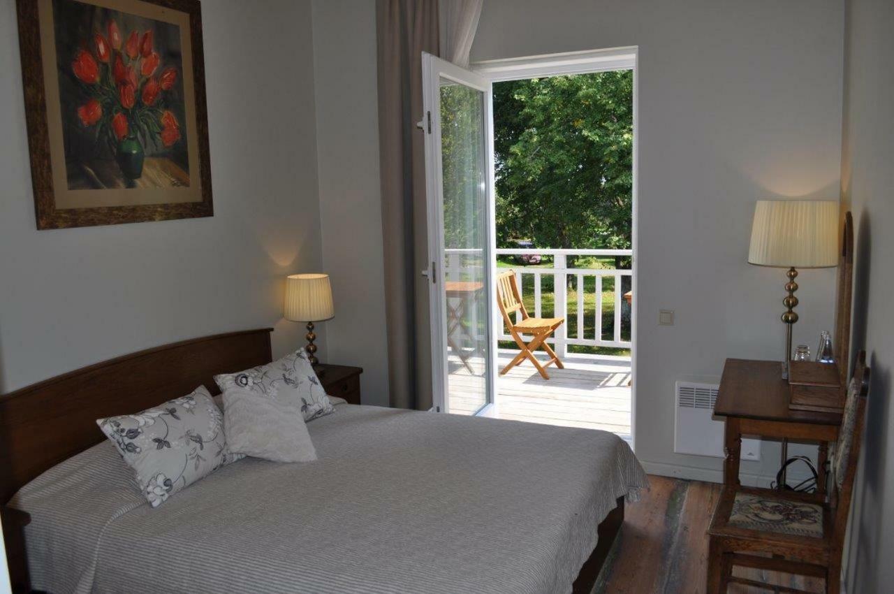 Meke Hotel Mustkalni Kültér fotó