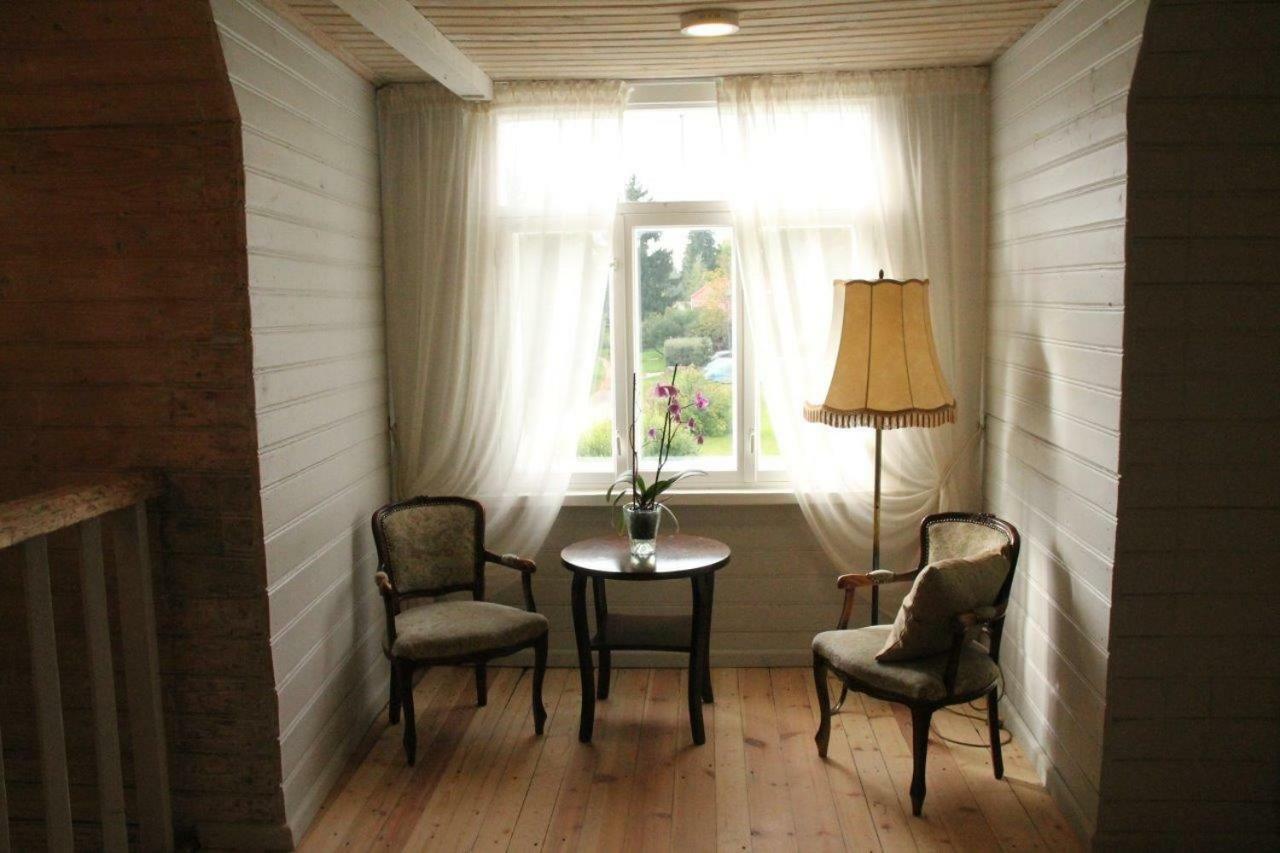 Meke Hotel Mustkalni Kültér fotó