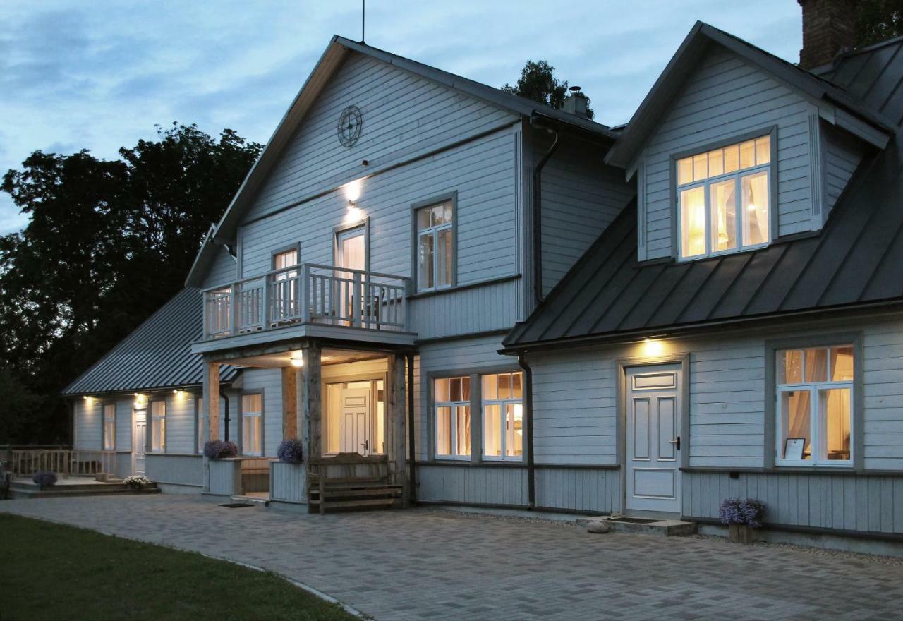 Meke Hotel Mustkalni Kültér fotó