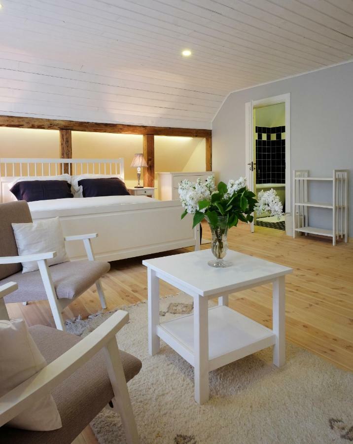 Meke Hotel Mustkalni Kültér fotó
