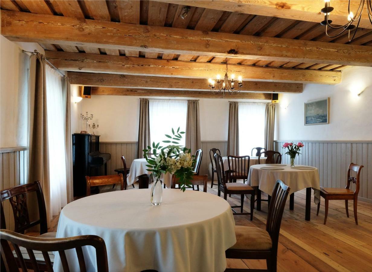 Meke Hotel Mustkalni Kültér fotó