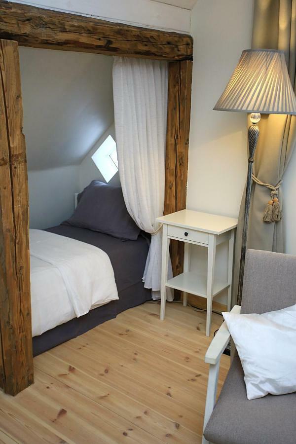 Meke Hotel Mustkalni Kültér fotó