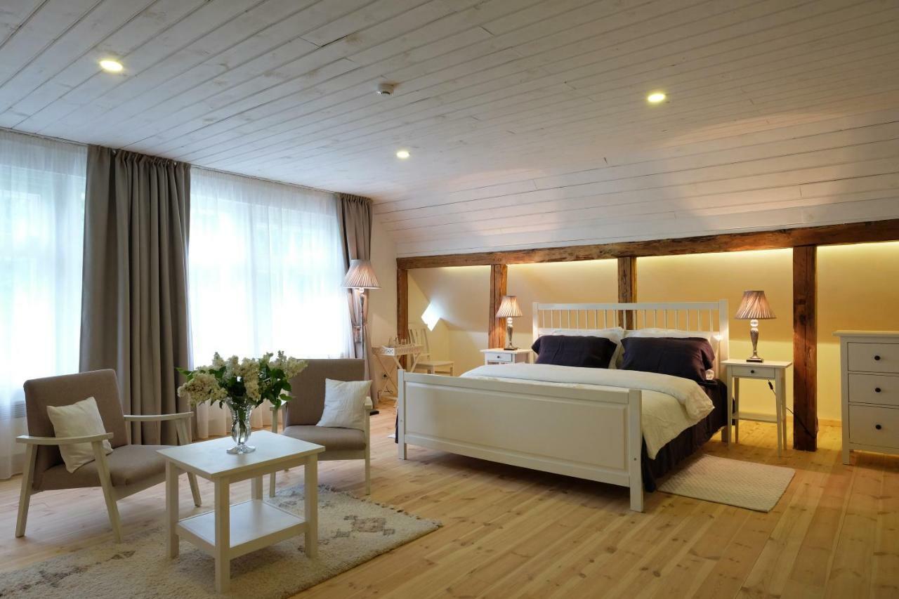 Meke Hotel Mustkalni Kültér fotó