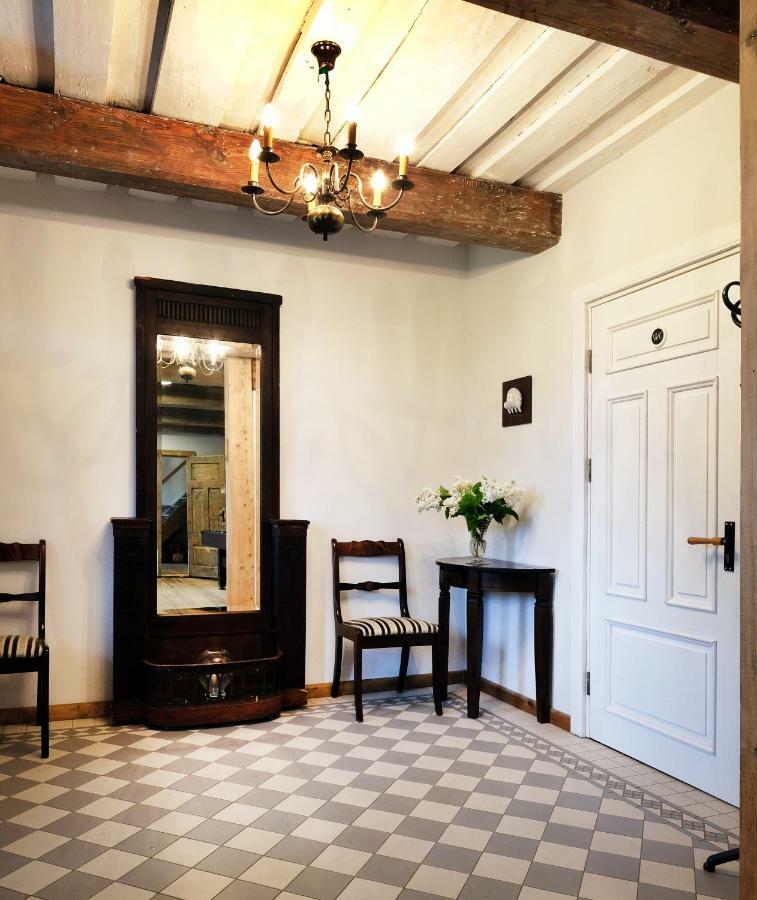 Meke Hotel Mustkalni Kültér fotó