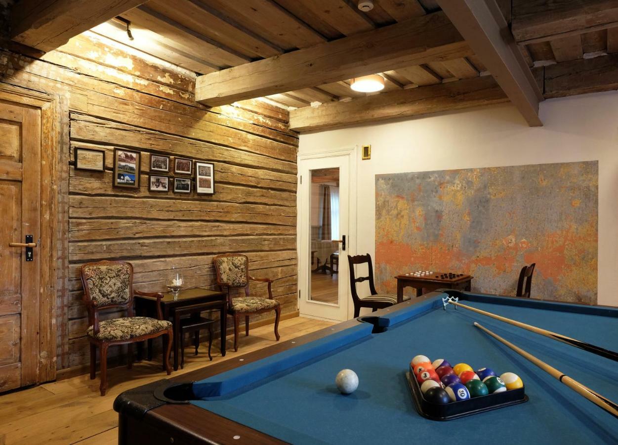 Meke Hotel Mustkalni Kültér fotó