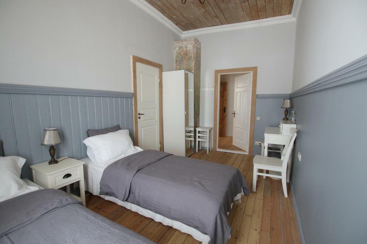 Meke Hotel Mustkalni Kültér fotó