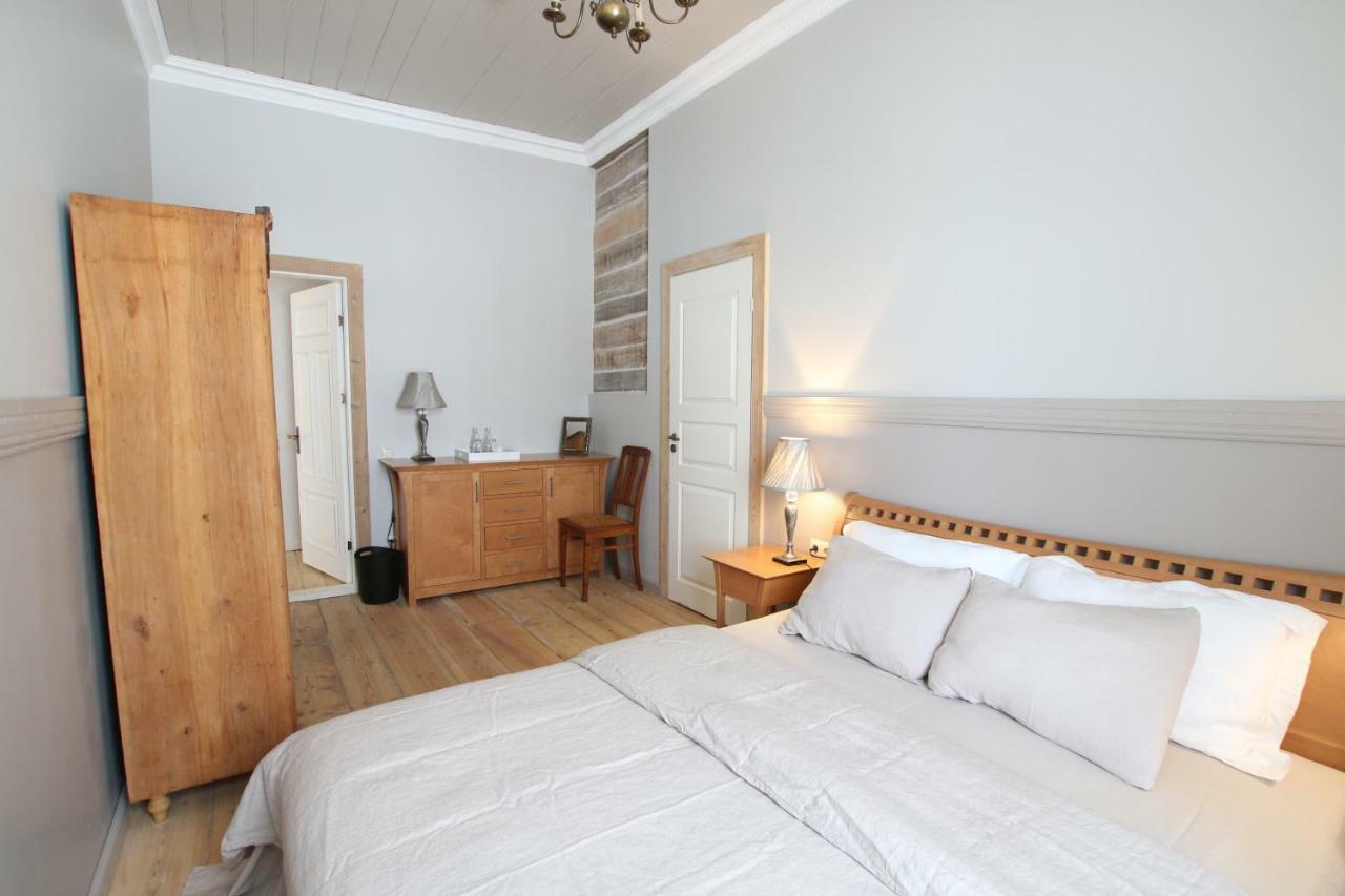 Meke Hotel Mustkalni Kültér fotó