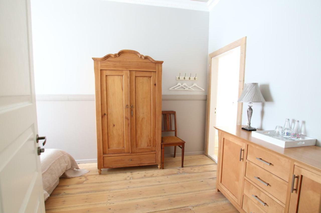 Meke Hotel Mustkalni Kültér fotó