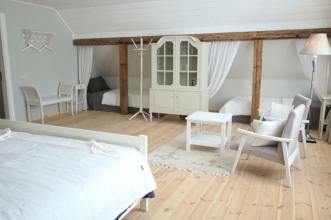 Meke Hotel Mustkalni Kültér fotó