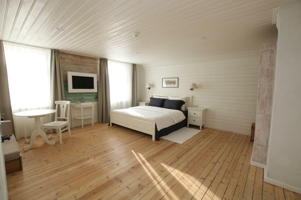 Meke Hotel Mustkalni Kültér fotó