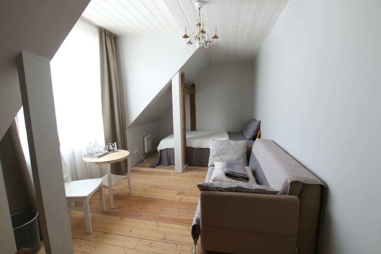 Meke Hotel Mustkalni Kültér fotó