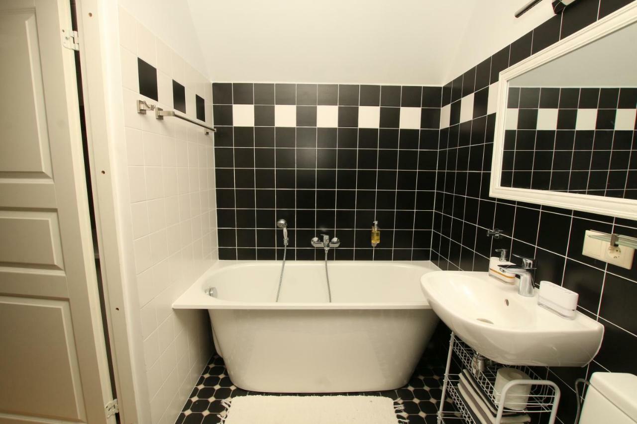 Meke Hotel Mustkalni Kültér fotó